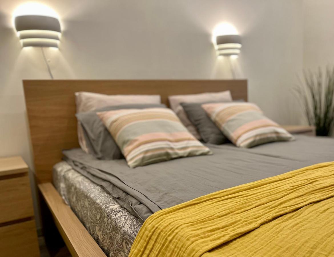 Cozy Vibes Like Home It Is Quiet Apartment With Three Bedrooms Riga Exterior foto