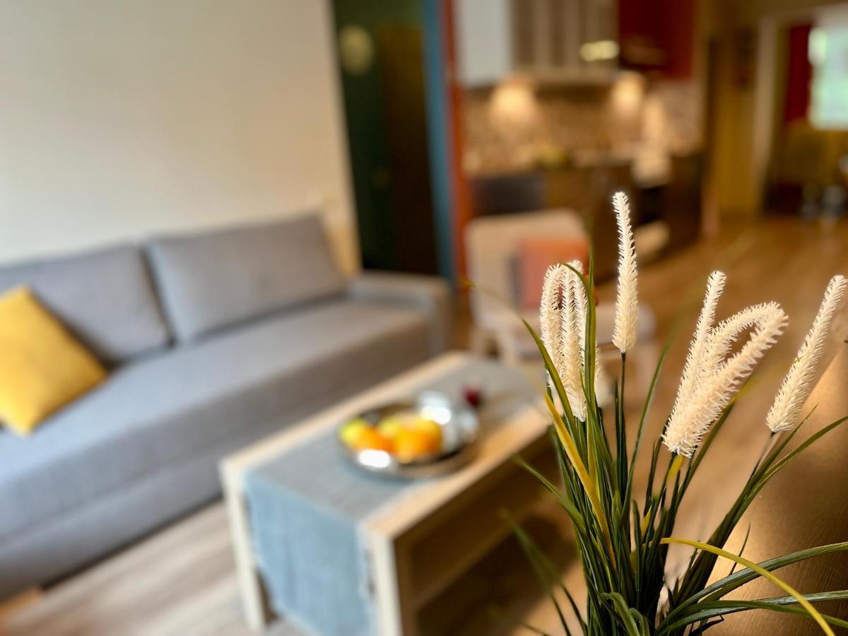 Cozy Vibes Like Home It Is Quiet Apartment With Three Bedrooms Riga Exterior foto